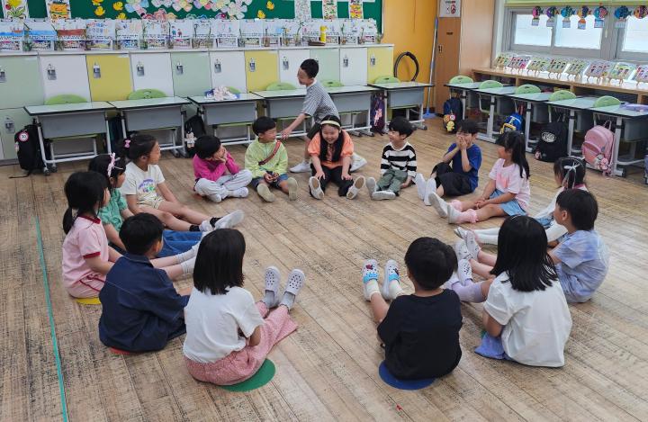 (탕정초) 탕정초 1학년,  마을교육과정 운영으로 협력과 배려의 마음을 키워요