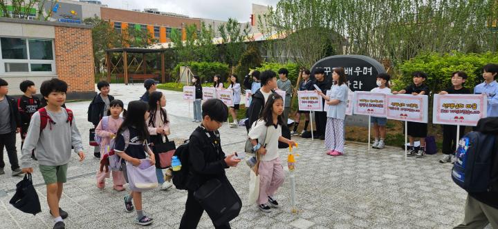 [아산월천초] 감사와 존경의 목소리로 물든 아침, 아산월천초의 특별한 스승의 날