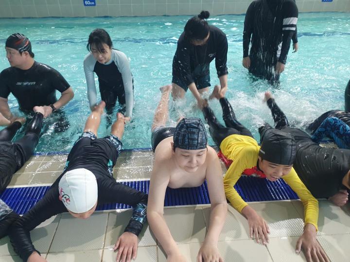 아산성심학교, 너와 나를 지키는 생존수영 교육 실시!