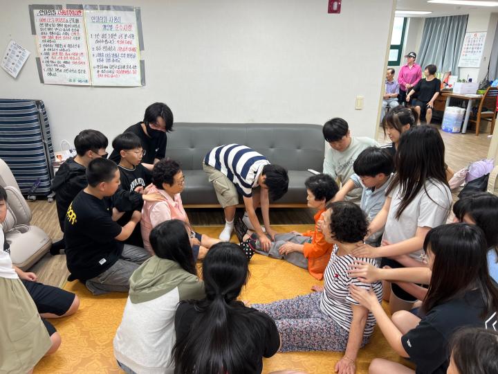 할아버지, 할머니! 많이 웃고 건강하세요.